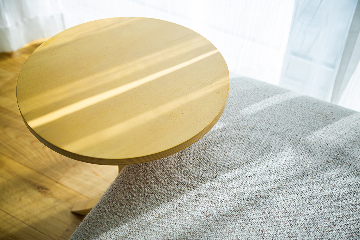 どんな家具にもなじんでくれる床材”オーク柄”