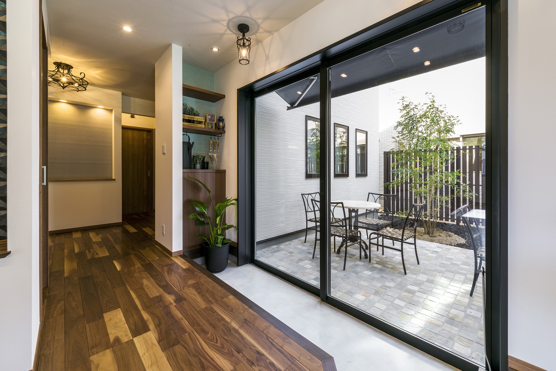 窓の少ない家は暖かい?窓の果たす役割とは?