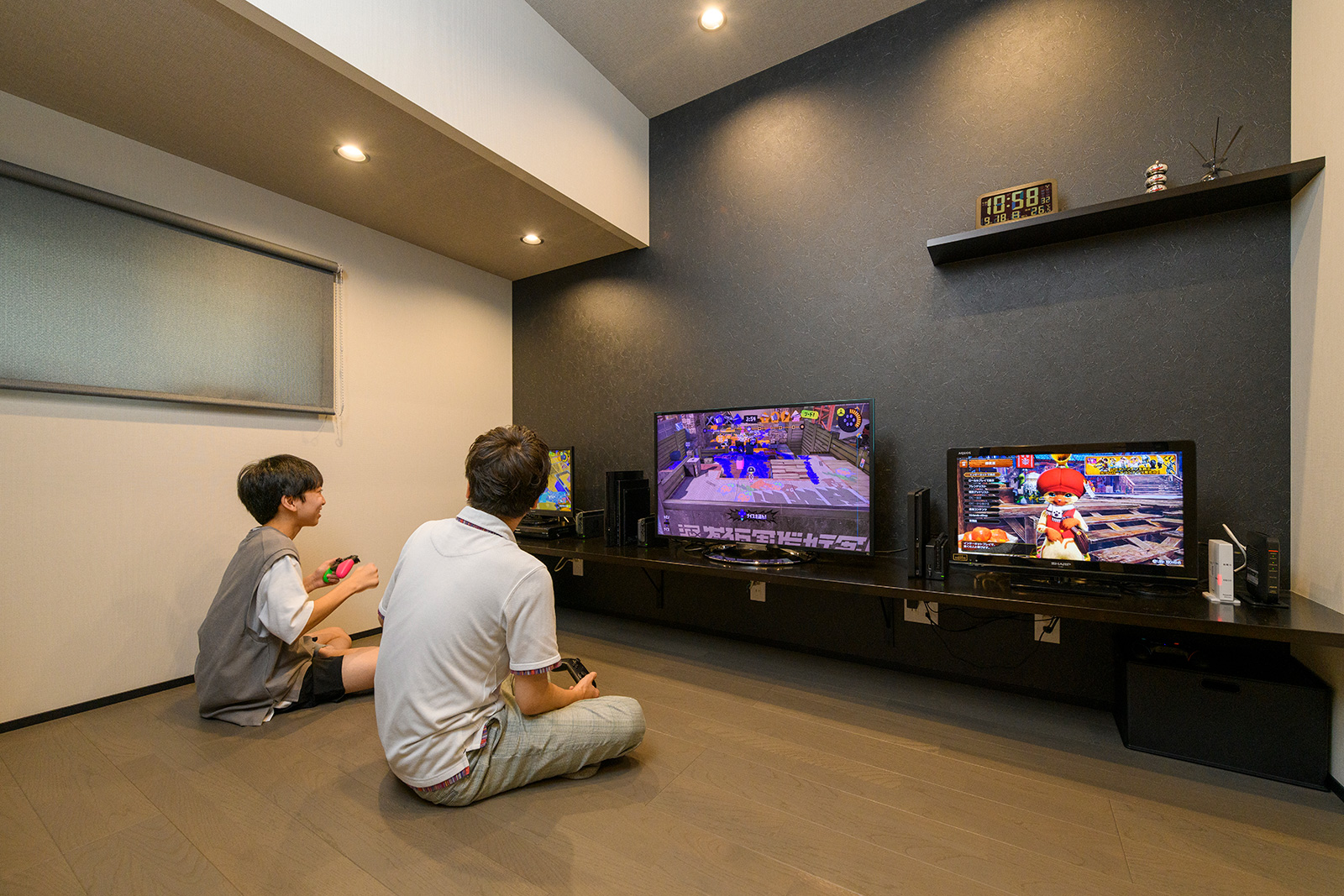 デザインと機能性を両立したシアタールームのある家