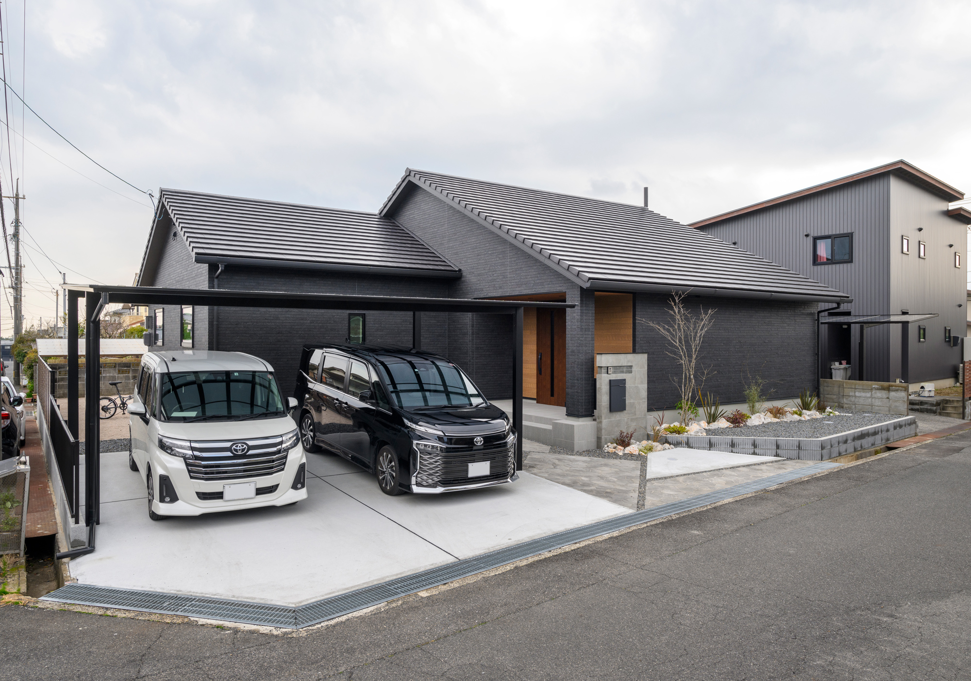 共働き家族にぴったり！新築注文住宅におすすめの「メンテナンスが楽なエクステリア」