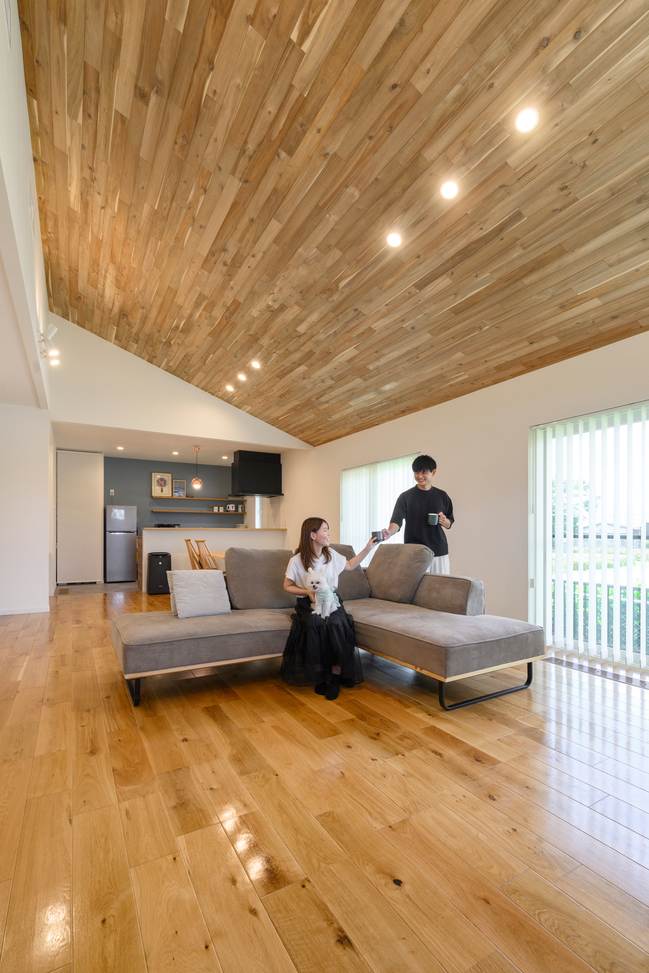 デザインと機能性を両立したシアタールームのある家