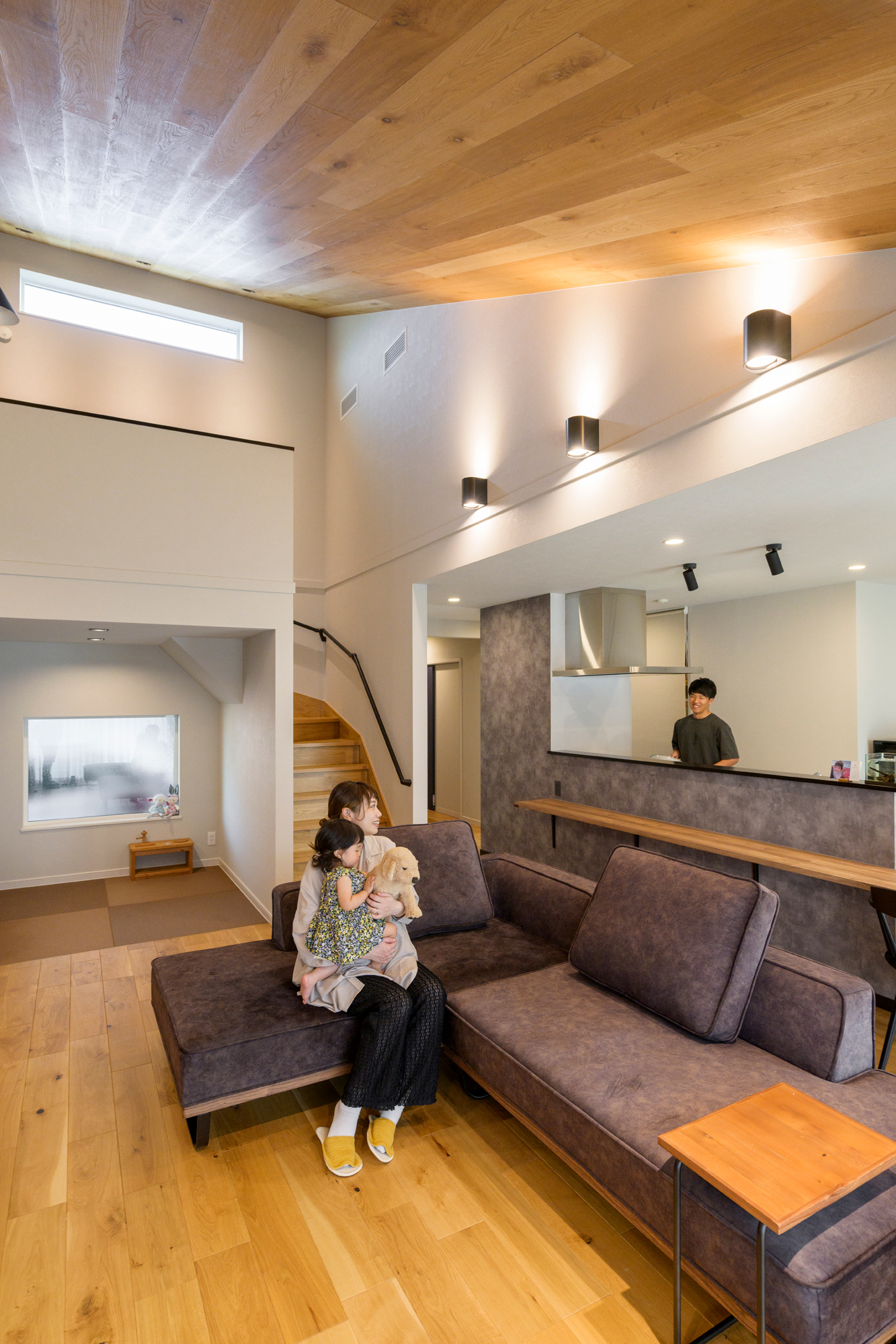 デザインと機能性を両立したシアタールームのある家