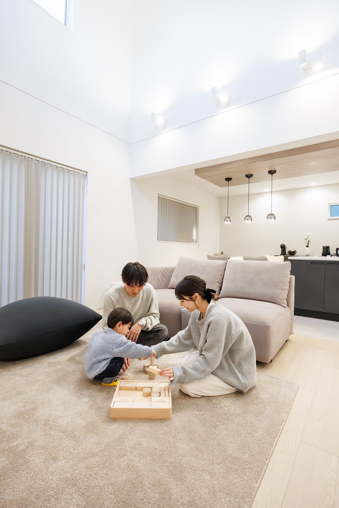 上品な色合いに間接照明が高級感のあるシンプルモダンな住まい