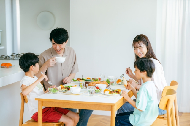家族でとる食事